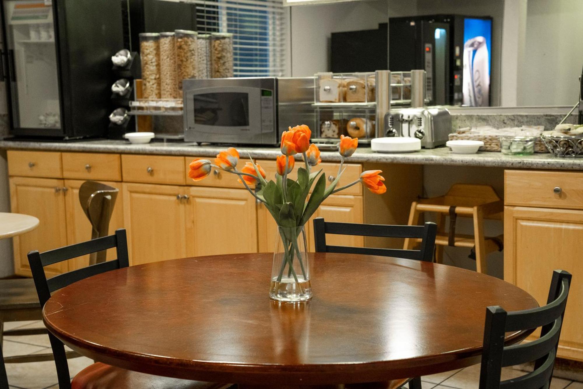 Americas Best Value Inn Lynnwood Esterno foto